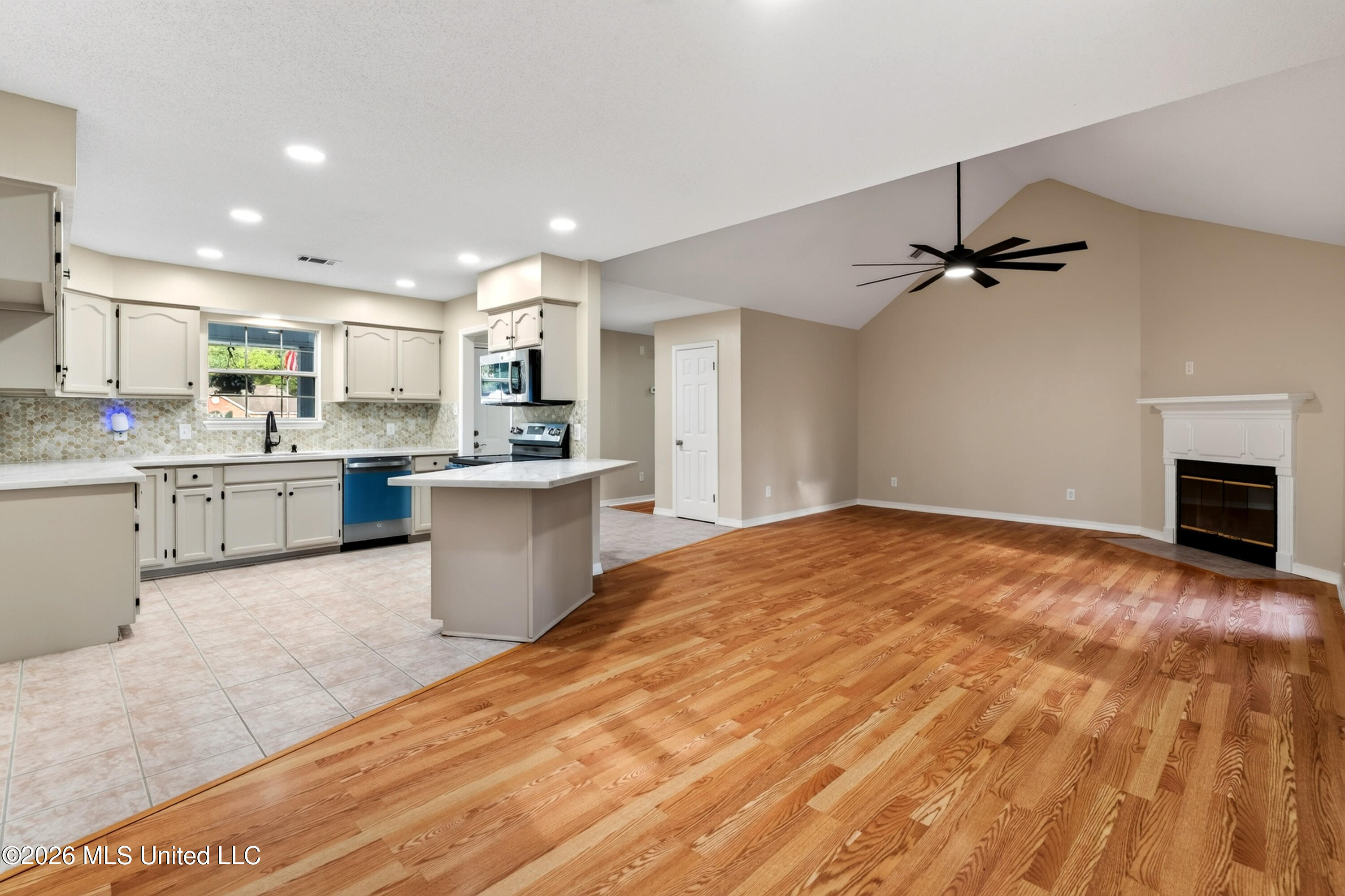 23 Ridge Crest Drive Picayune, MS 39466 - Photo 13 of 52 livingroom (8)