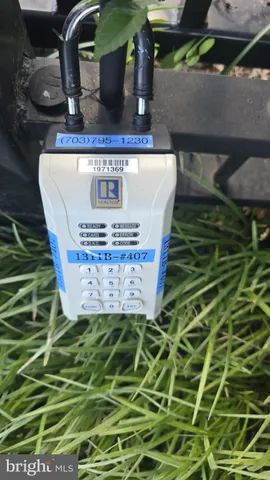 a view of fountain in a backyard