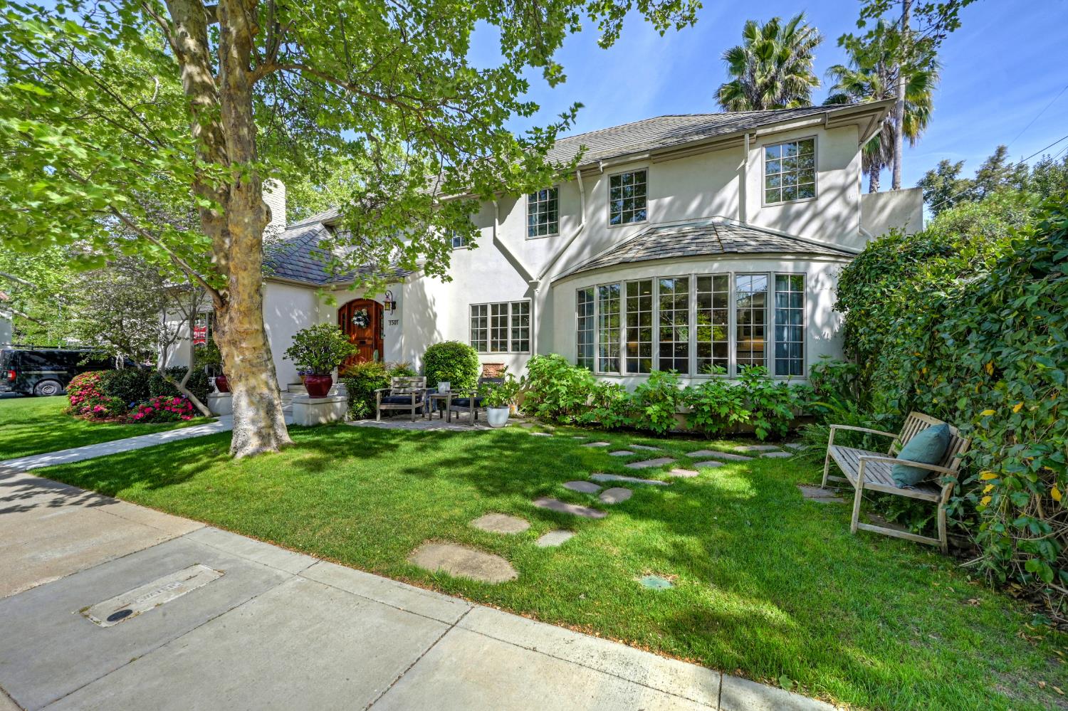 3501 Cutter Way Sacramento, CA 95818 - Photo 83 of 89 a front view of a house with a garden