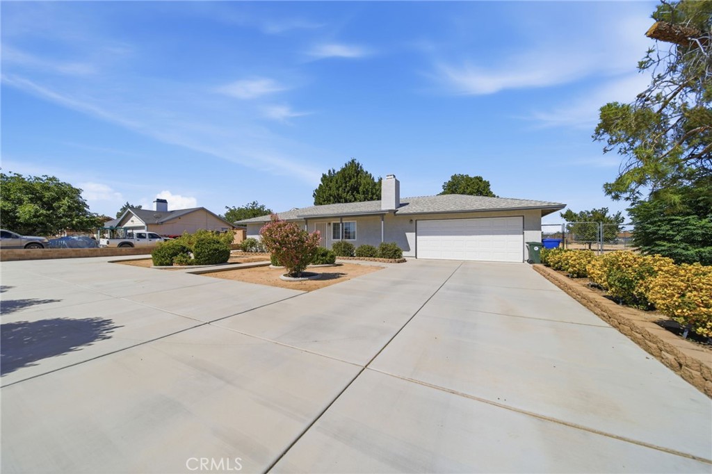 11998 Omak Road Apple Valley, CA 92308 - Photo 2 of 25 Gallery Image 2