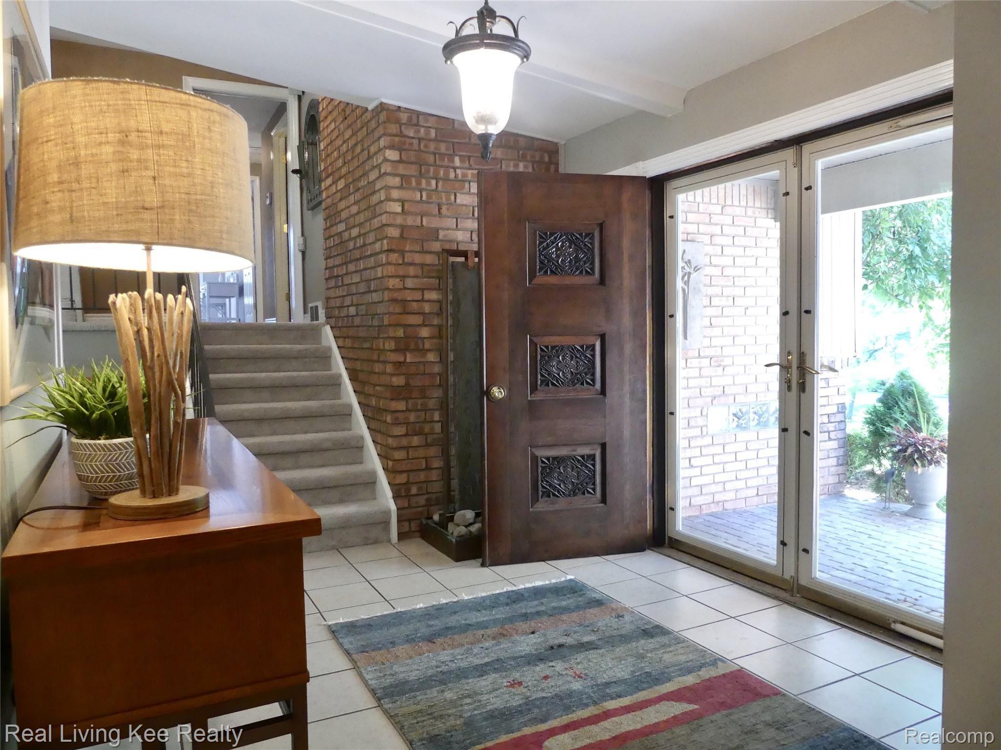 Large foyer 