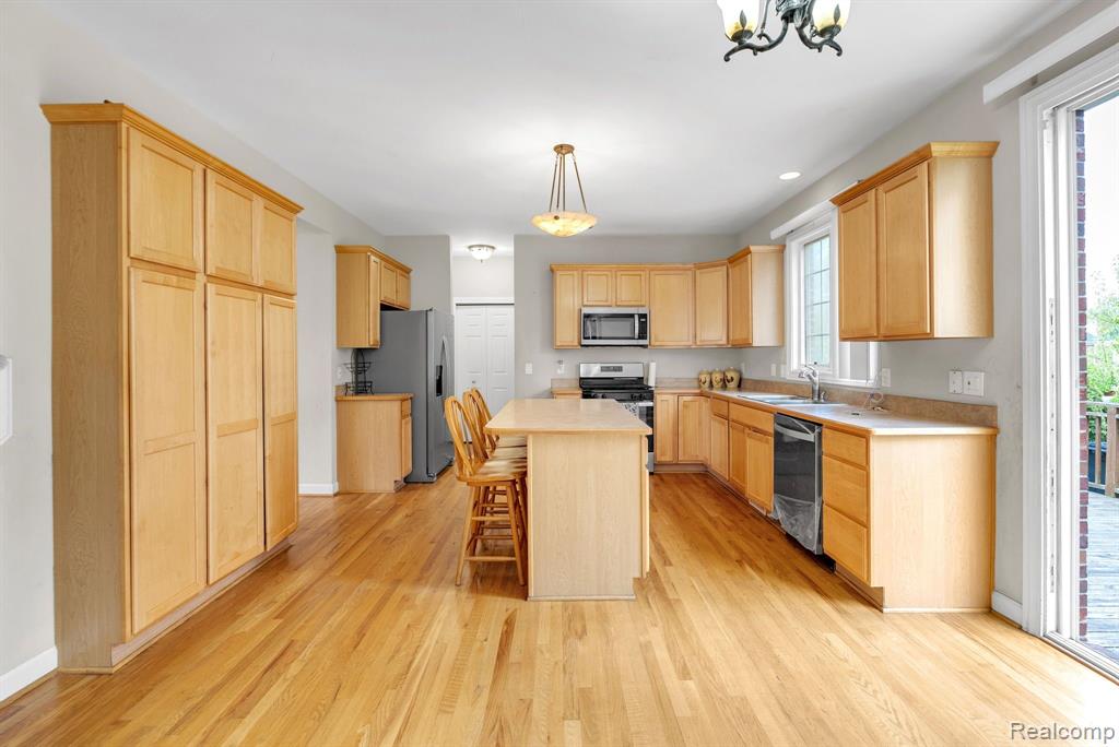 6476 North Beck Road Canton, MI 48187 - Photo 5 of 33