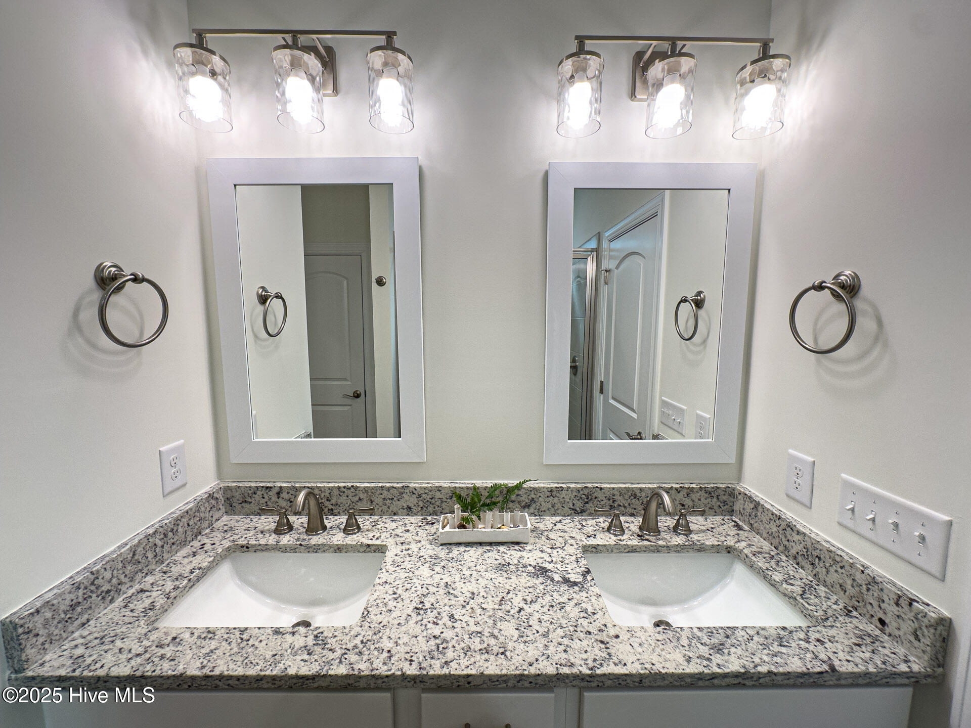 150 Freedom Park Road Beaufort, NC 28516 - Photo 12 of 32 Primary Bathroom