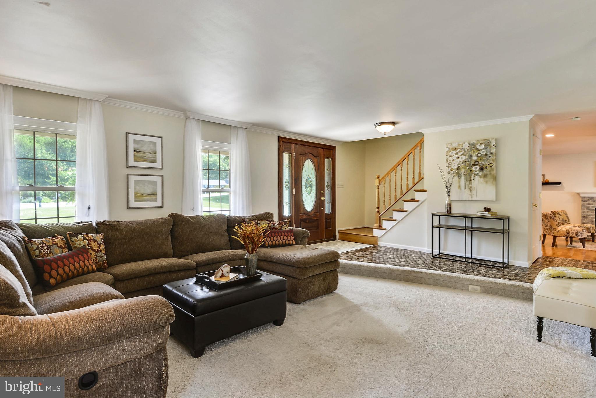 1024 Challedon Road Great Falls, VA 22066 - Photo 3 of 30 Living Room
