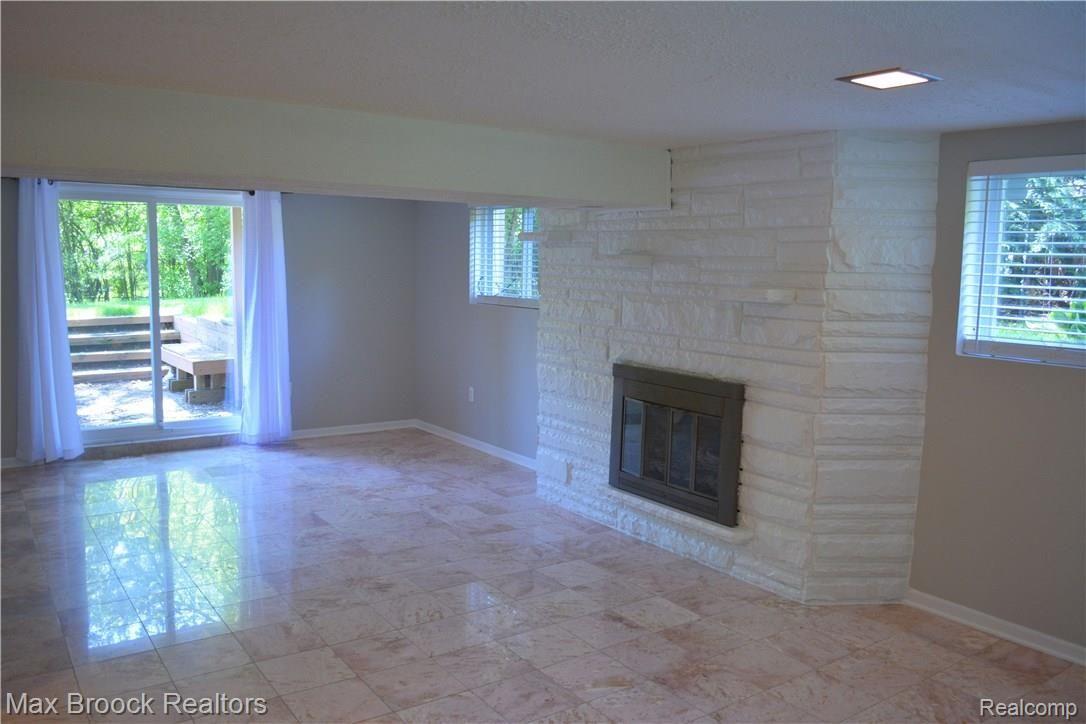 3371 West Maple Road Bloomfield Hills, MI 48301 - Photo 17 of 24 Family Room.JPG