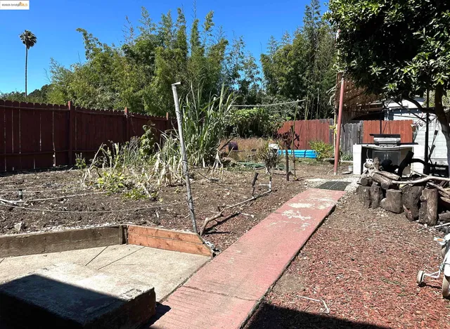 $895,000 | 8016 MacArthur Boulevard, Oakland, CA 94605