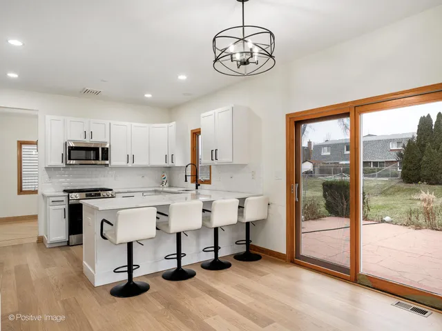 $549,000 | 359 Gilbert Drive, Wood Dale, IL 60191