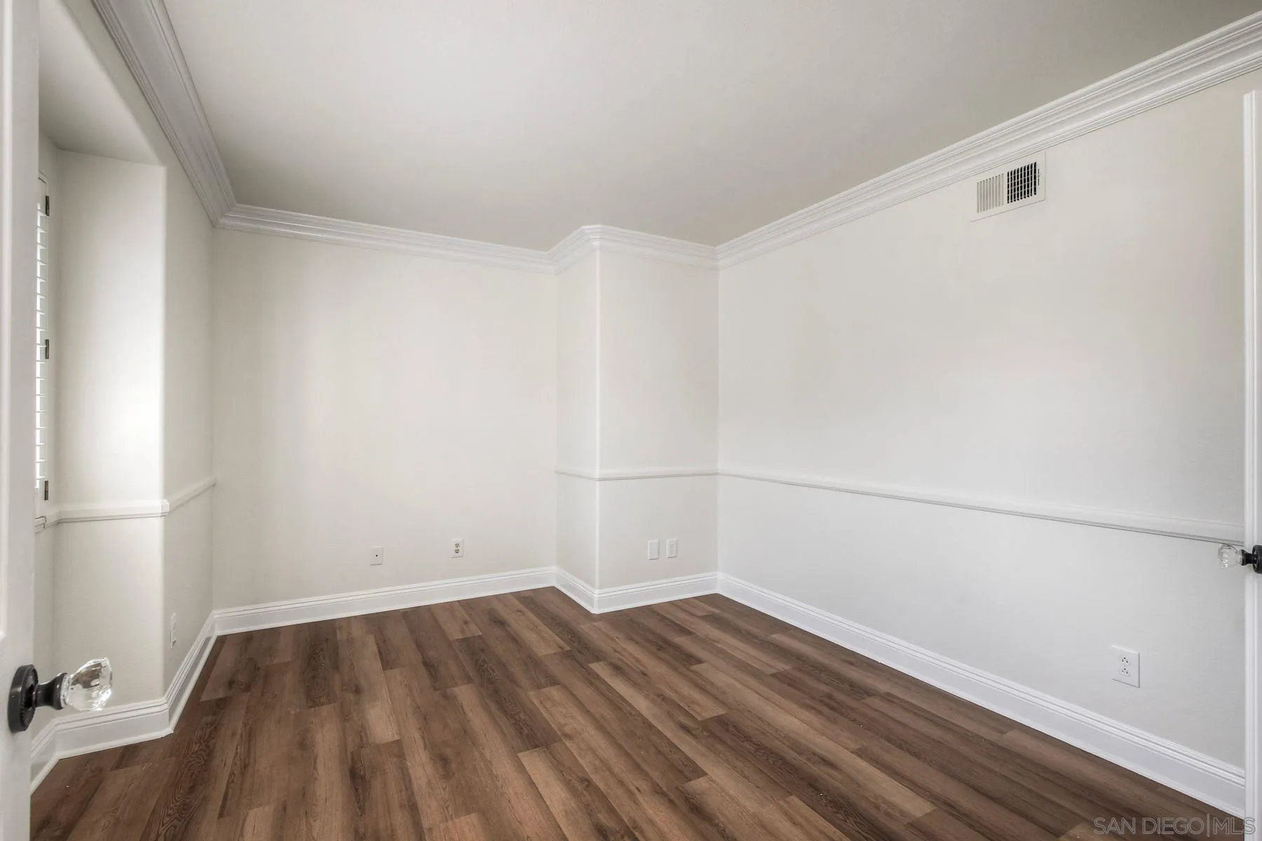 9633 Stonecrest Boulevard San Diego, CA 92123 - Photo 19 of 45 a view of a room with wooden floor