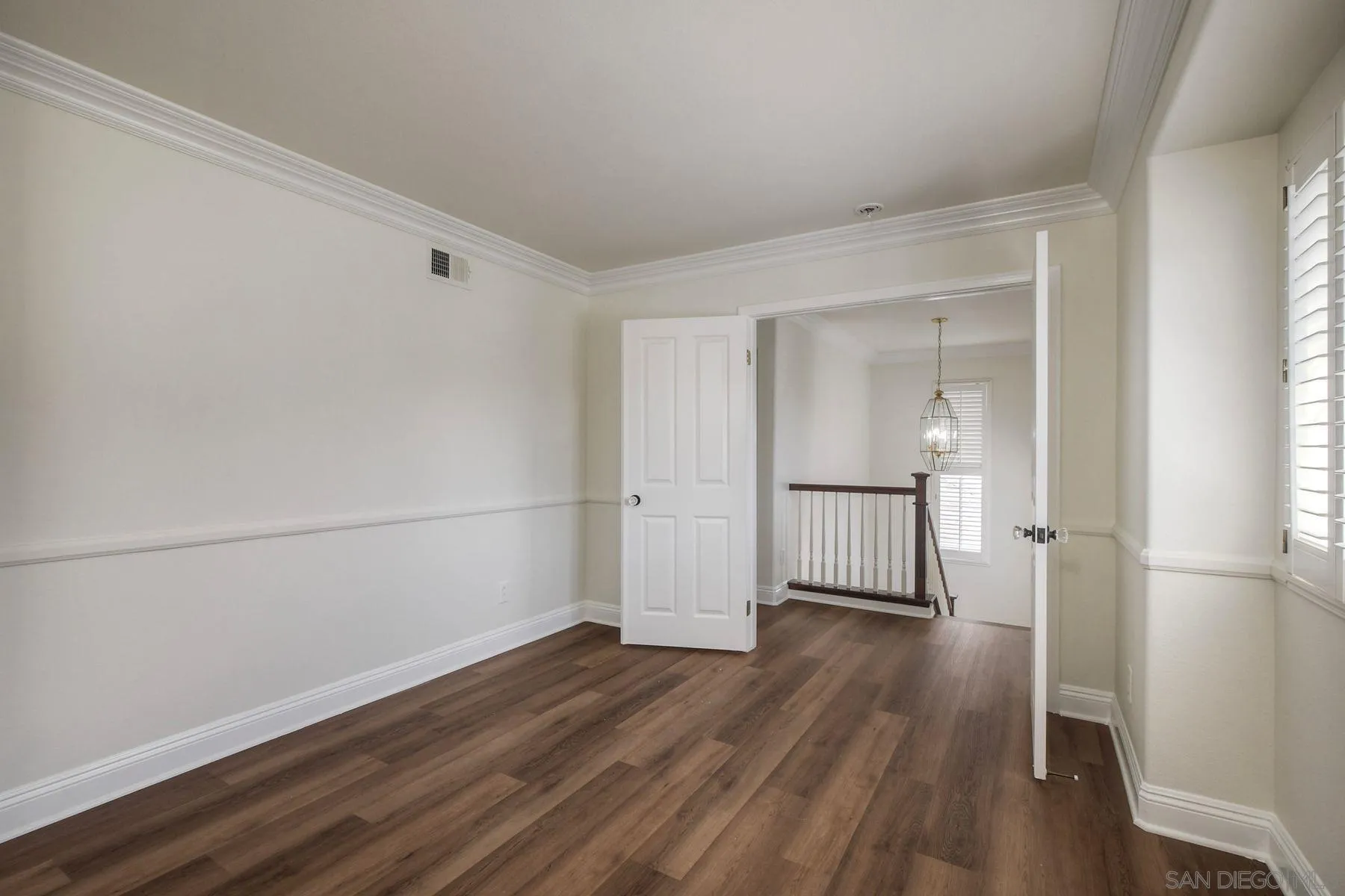 9633 Stonecrest Boulevard San Diego, CA 92123 - Photo 20 of 45 a view of a livingroom with wooden floor