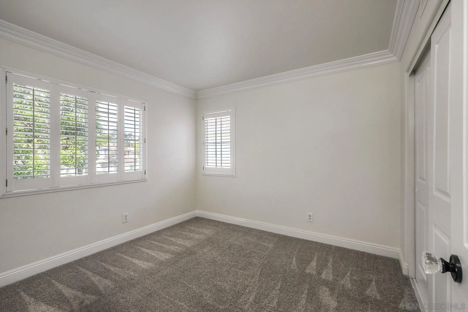 9633 Stonecrest Boulevard San Diego, CA 92123 - Photo 23 of 45 an empty room with a window