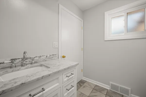 $260,000 | 1118 Holmes Place, DeKalb, IL 60115