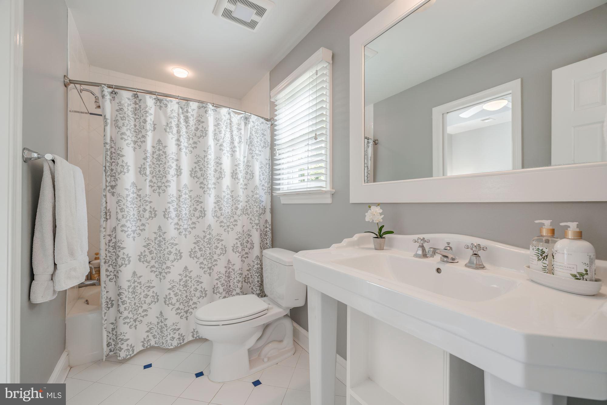 4912 Baltan Road Bethesda, MD 20816 - Photo 23 of 36 Dual entry bathroom