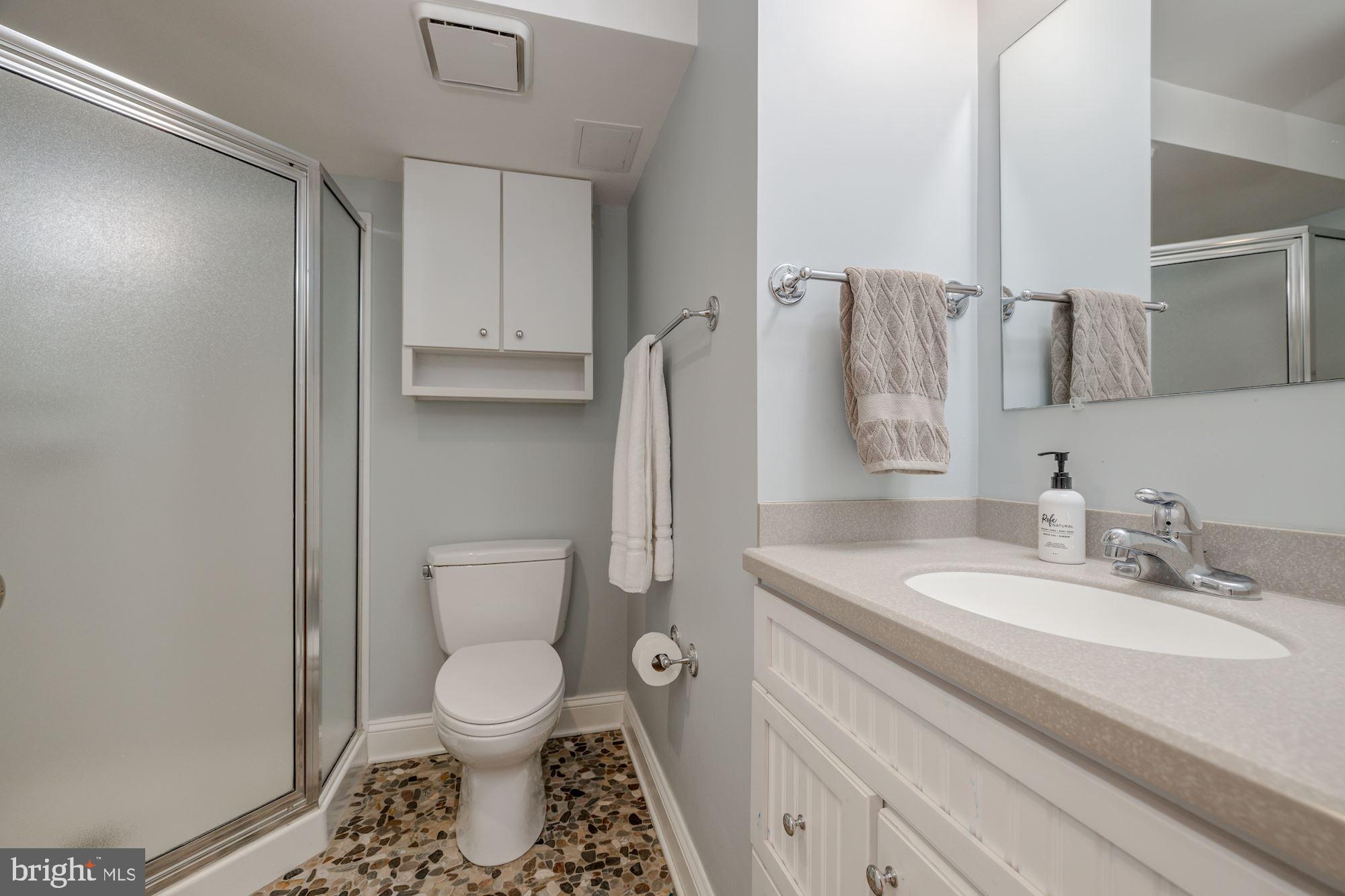 4912 Baltan Road Bethesda, MD 20816 - Photo 28 of 36 Full bathroom