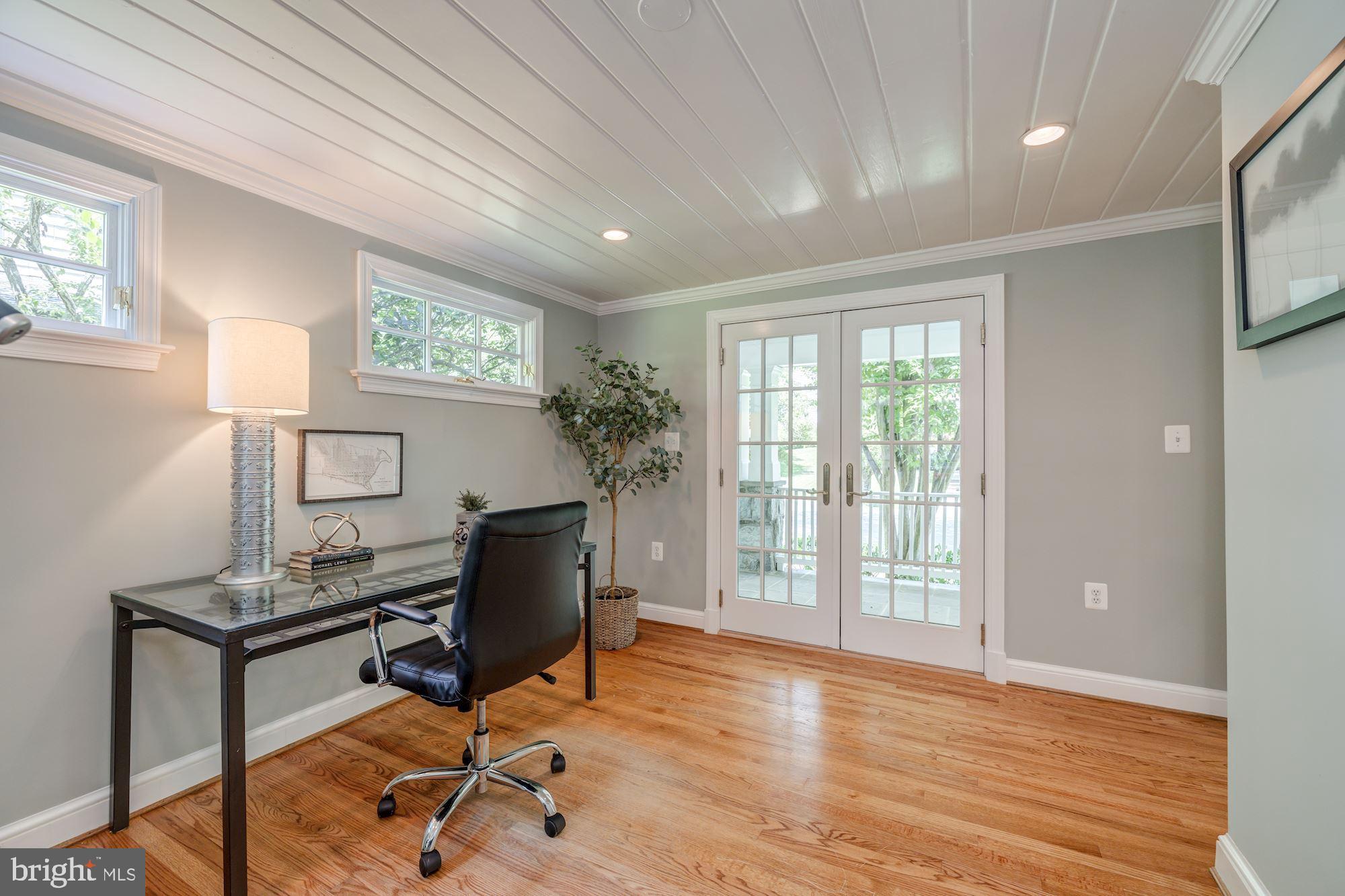 4912 Baltan Road Bethesda, MD 20816 - Photo 5 of 36 Tucked-away home office
