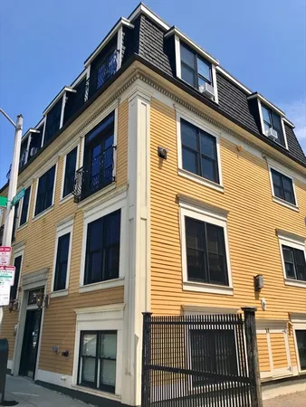 $4,495 | 360-362 Dorchester Street, Unit 3, Boston, MA 02127