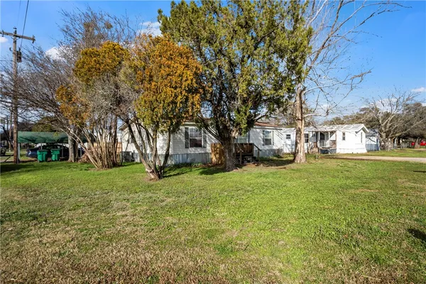 a view of a yard with a house