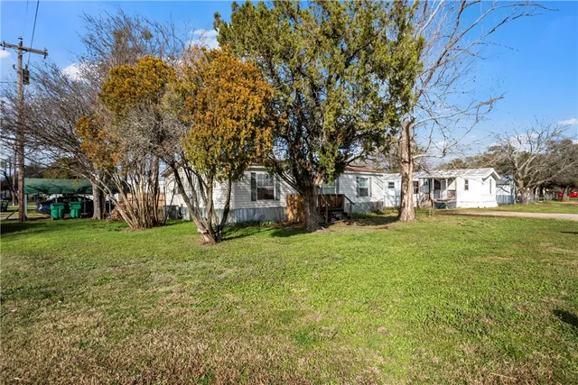a view of a yard with a house