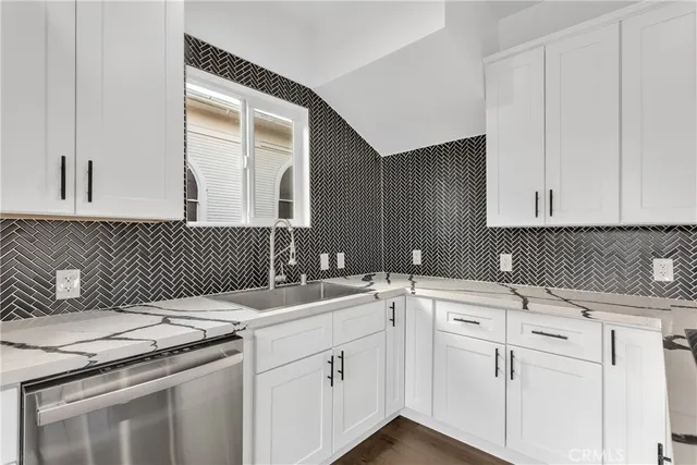 $3,200 | 3635 Locust Street, Riverside, CA 92501