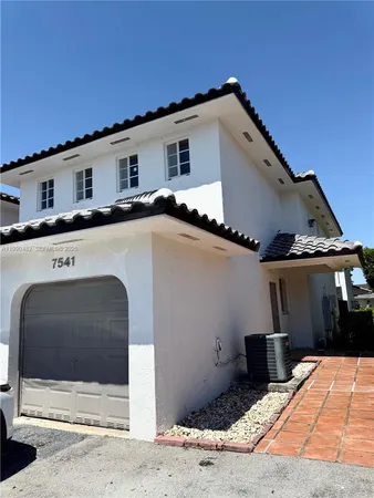 $2,800 | 7541 Northwest 176th Terrace, Unit 7541, Hialeah, FL 33015
