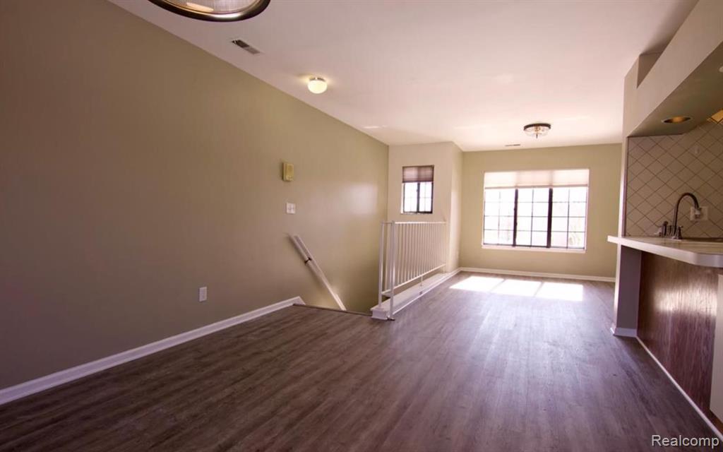 1572 Meadowside Drive, Unit 198 Rochester, MI 48307 - Photo 2 of 19
