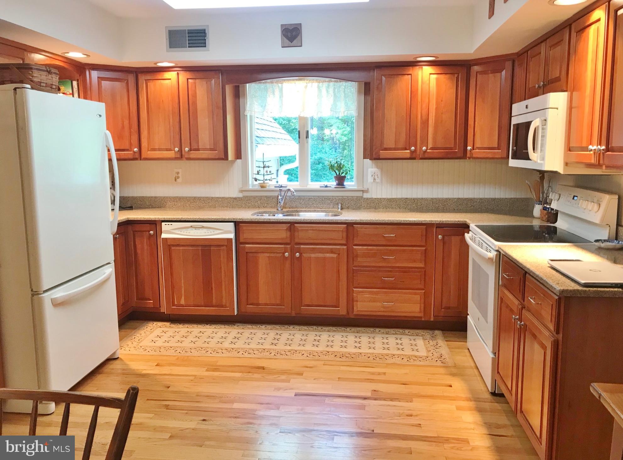 24 Ridgewood Place Ivyland, PA 18974 - Photo 9 of 26 Remodeled Kitchen with Hardwood Floors