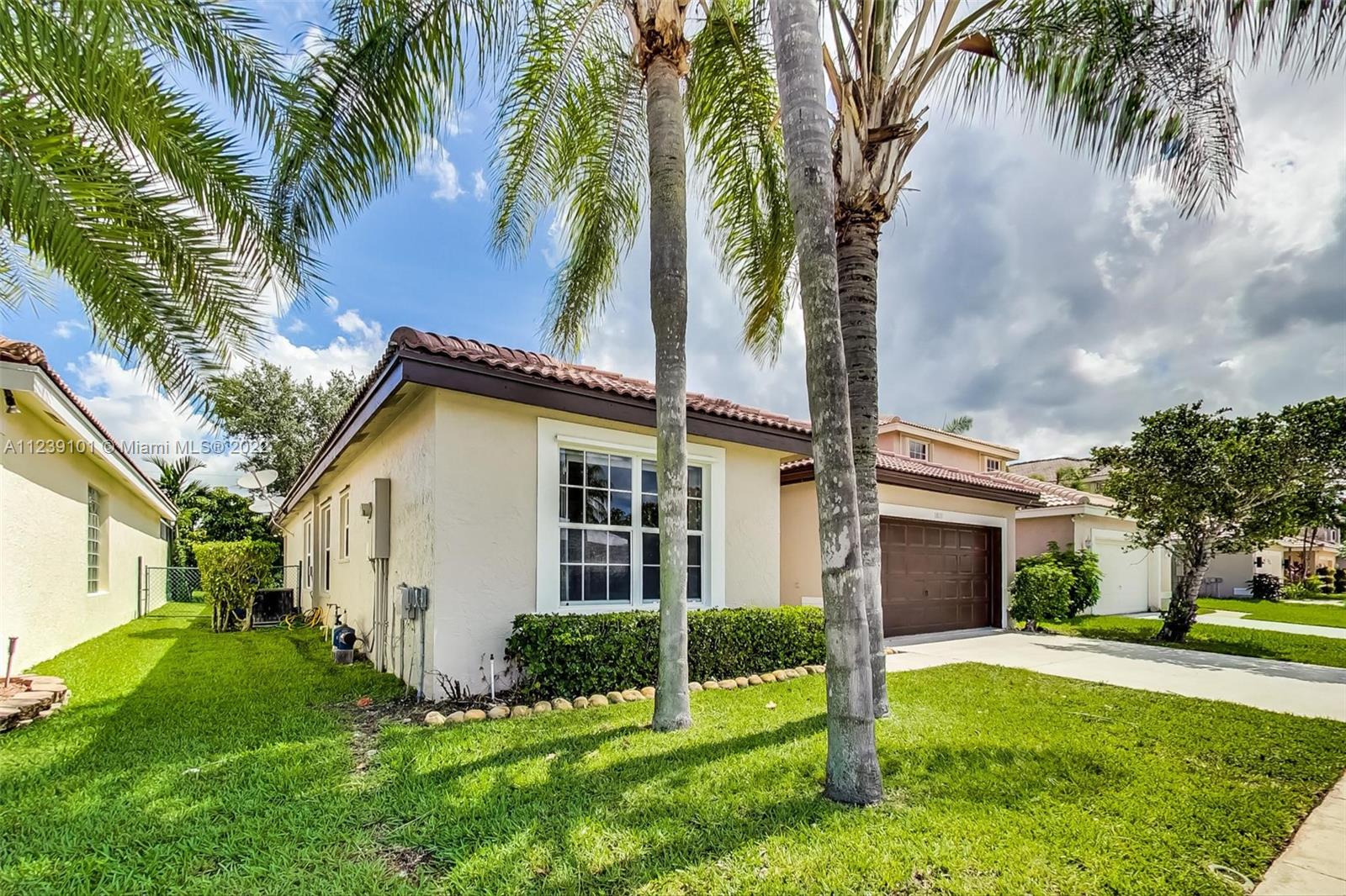 Silver Lakes Miramar, FL 33029 - Photo 3 of 38