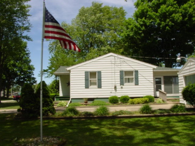 450 Kinney Road Decatur, MI 49045 - Photo 8 of 13 Right side