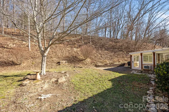 $685,000 | 26 Ocaso Drive, Asheville, NC 28806