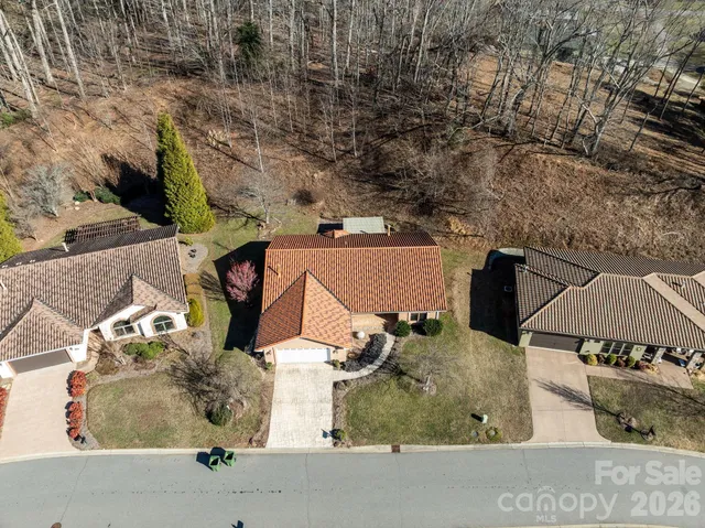 $685,000 | 26 Ocaso Drive, Asheville, NC 28806