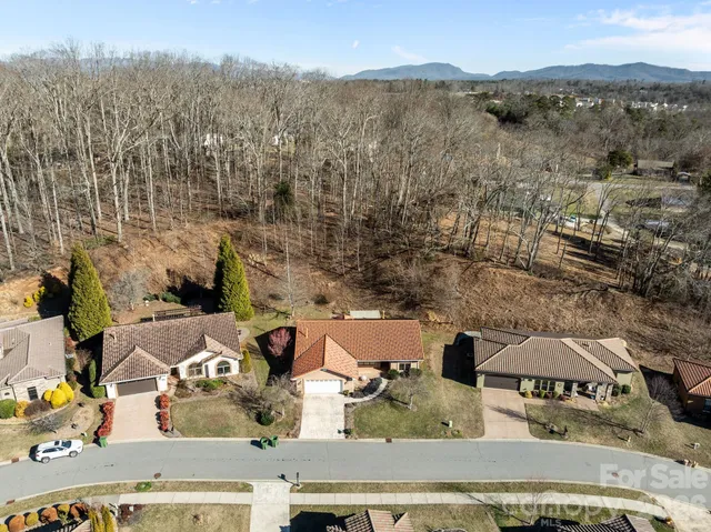 $685,000 | 26 Ocaso Drive, Asheville, NC 28806