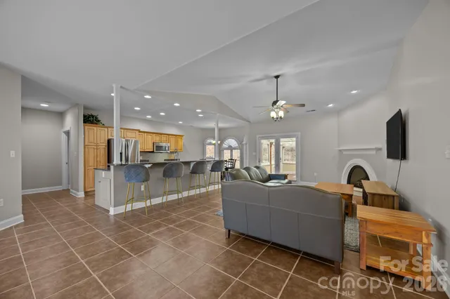 $685,000 | 26 Ocaso Drive, Asheville, NC 28806