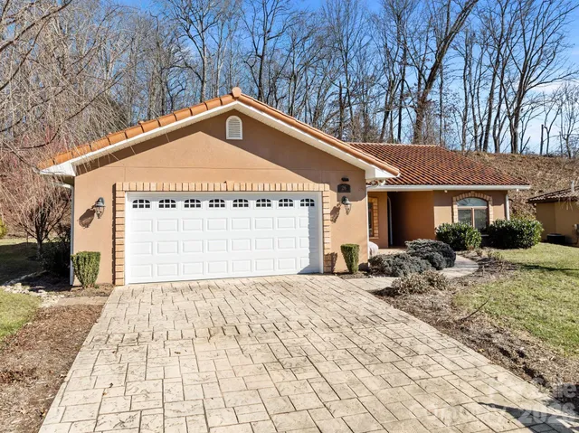 $685,000 | 26 Ocaso Drive, Asheville, NC 28806