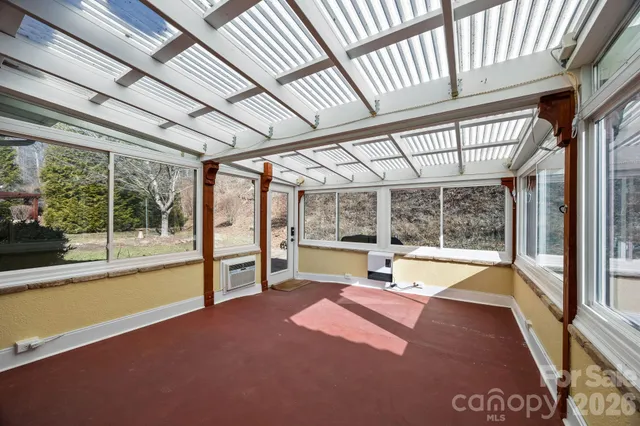 $685,000 | 26 Ocaso Drive, Asheville, NC 28806