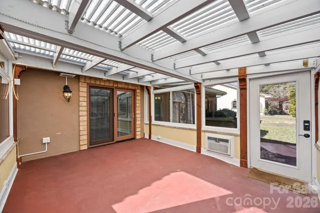 $685,000 | 26 Ocaso Drive, Asheville, NC 28806