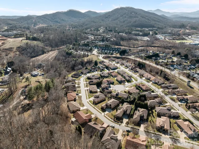 $685,000 | 26 Ocaso Drive, Asheville, NC 28806