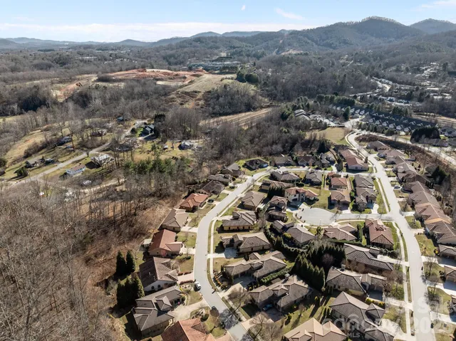 $685,000 | 26 Ocaso Drive, Asheville, NC 28806