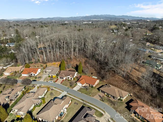 $685,000 | 26 Ocaso Drive, Asheville, NC 28806