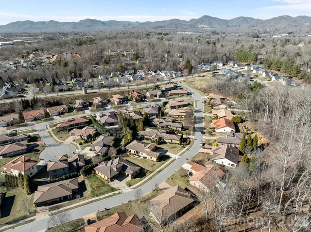 $685,000 | 26 Ocaso Drive, Asheville, NC 28806