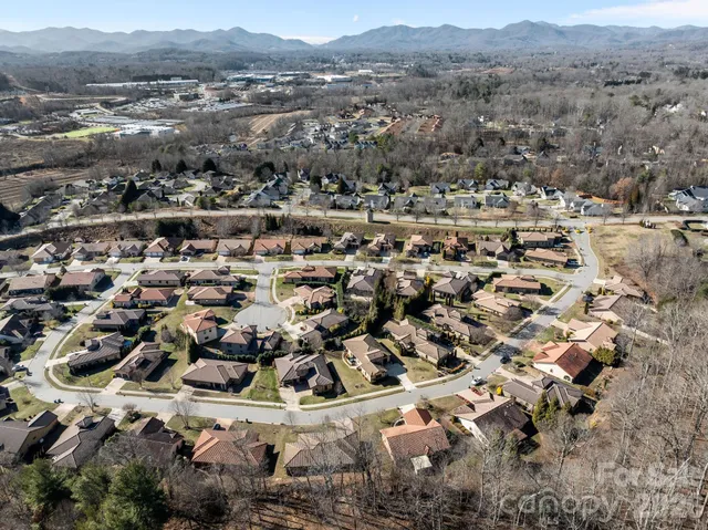 $685,000 | 26 Ocaso Drive, Asheville, NC 28806