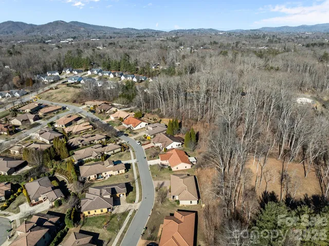 $685,000 | 26 Ocaso Drive, Asheville, NC 28806
