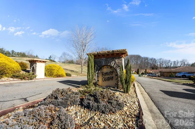 $685,000 | 26 Ocaso Drive, Asheville, NC 28806