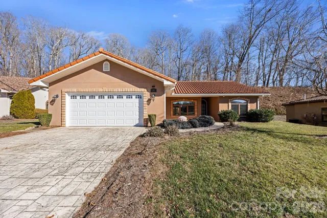 $685,000 | 26 Ocaso Drive, Asheville, NC 28806