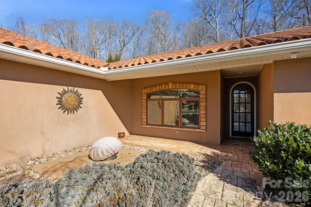 $685,000 | 26 Ocaso Drive, Asheville, NC 28806