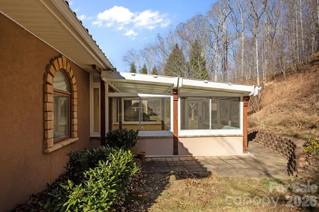 $685,000 | 26 Ocaso Drive, Asheville, NC 28806
