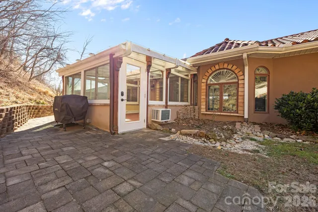 $685,000 | 26 Ocaso Drive, Asheville, NC 28806