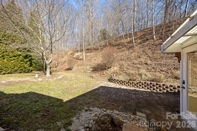 $685,000 | 26 Ocaso Drive, Asheville, NC 28806