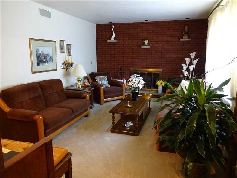 1448 Agnes Road Baldwin, PA 15227 - Photo 8 of 22 Living Room.