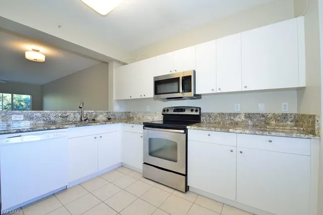 $1,700 | 7811 Regal Heron Circle, Unit 205, Naples, FL 34104