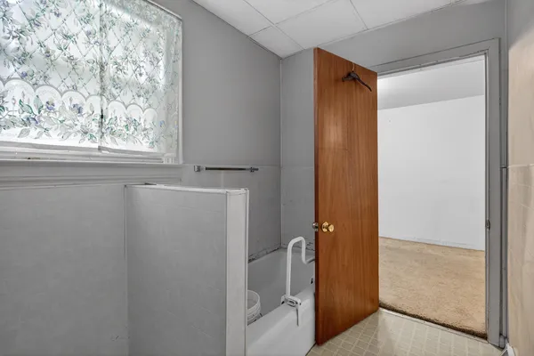 $84,900 | 611 Oakhill Avenue, Jackson, MI 49201