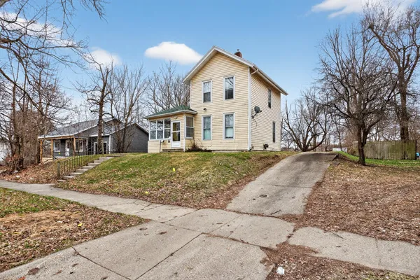 $84,900 | 611 Oakhill Avenue, Jackson, MI 49201